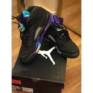 Retro 5 black grapes